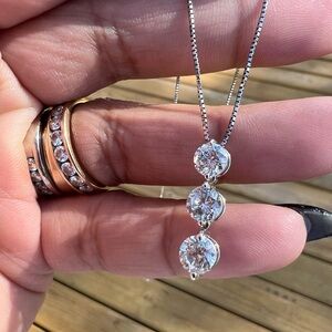 Platinum natural diamond necklace
